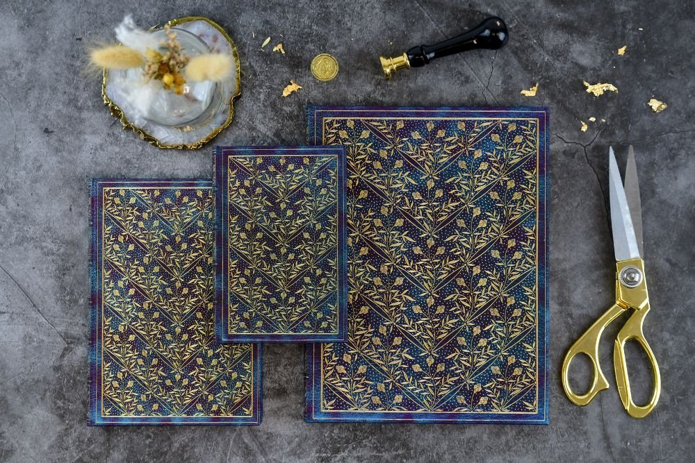 Agenda 2026 - 2027 PAPERBLANKS Chant des Fleurs Sauvages - 1 semaine sur 2 pages - Maxi - Hardcover - Vertical - 176p - 9780349720319